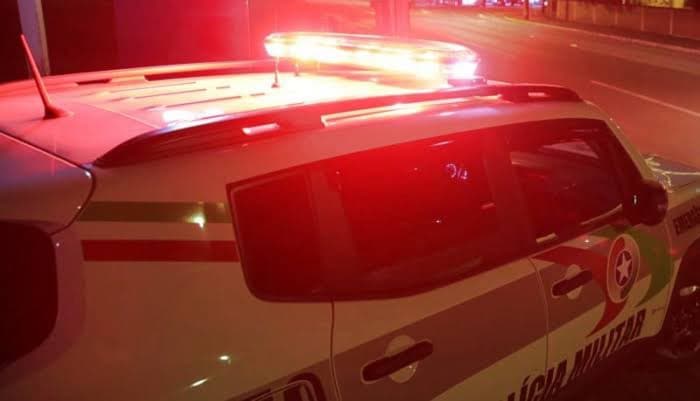 Mulheres são assaltadas à mão armada por dupla em bicicleta em Porto Belo