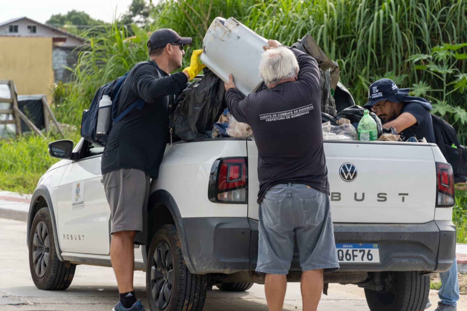 Mutirão encontra mais de 500 kg de lixo com água parada em Bombinhas