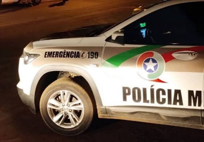 Adolescente é assassinado a tiros em frente de casa em SC