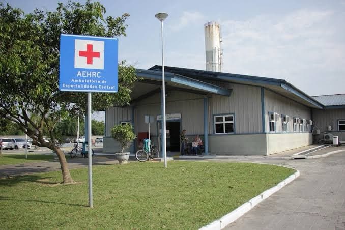 Pacientes esperam mais de 7 horas e empresa do pronto-socorro é notificada em Balneário Camboriú