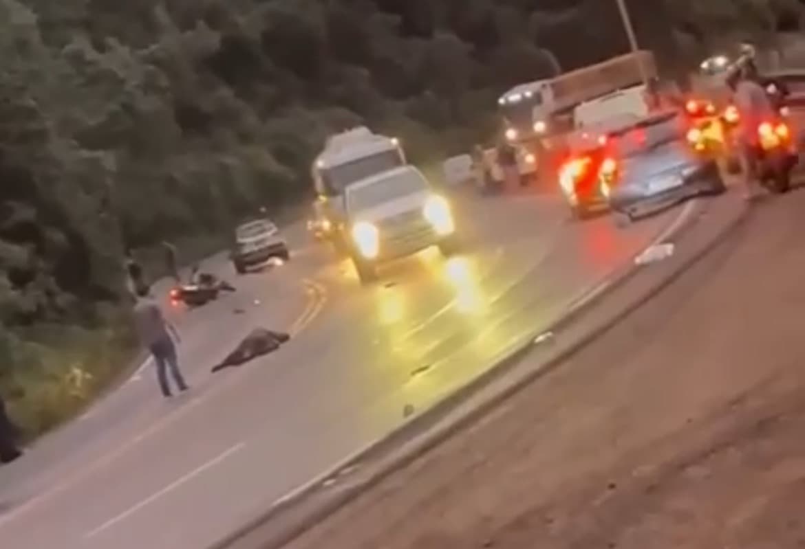 Choque frontal mata motociclista na hora e deixa mulher gravemente ferida na SC-157
