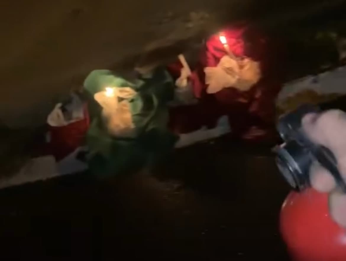 “Violaram o sagrado!”: homem apaga oferendas em SC com extintor e causa revolta