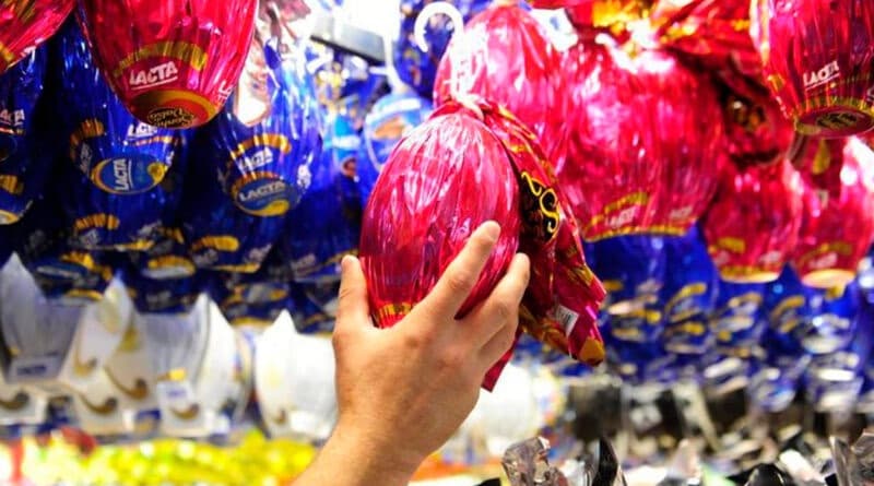 Você pagaria R$ 33 a mais pelo mesmo ovo de Páscoa? Veja onde economizar em Bombinhas
