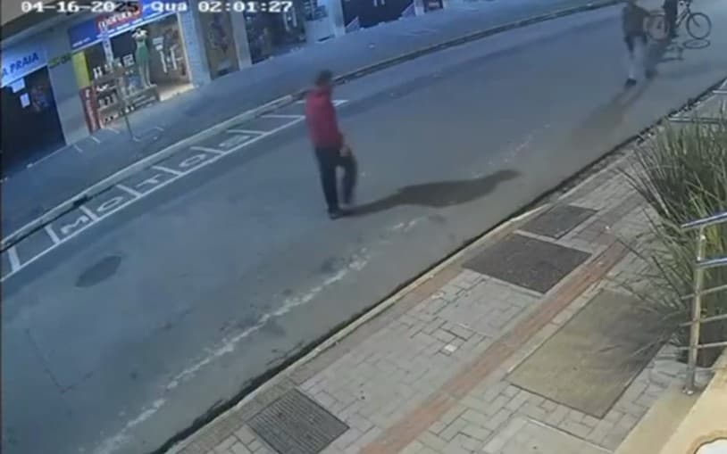 Vídeo mostra homem sendo morto com cinco facadas nas costas em Itapema