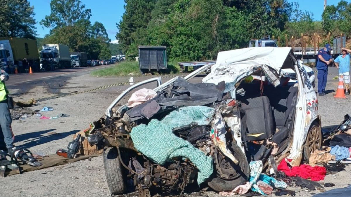 Taxista e passageira morrem após colisão frontal com caminhão na BR-470