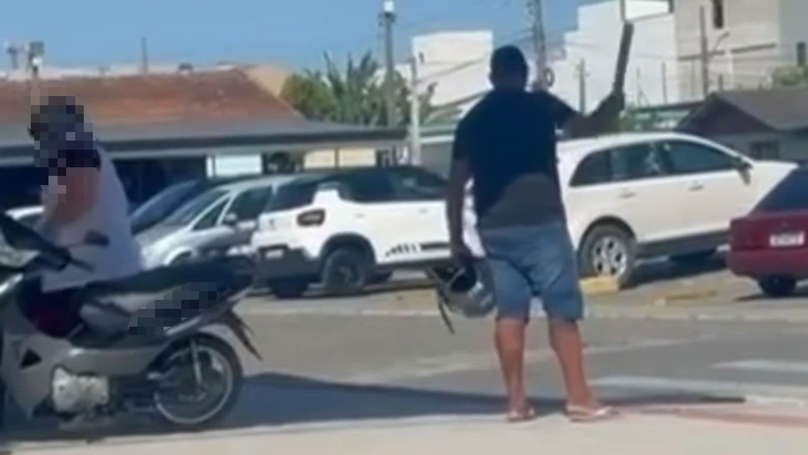 Trabalhador fica revoltado após ser ameaçado por morador de rua com faca em SC