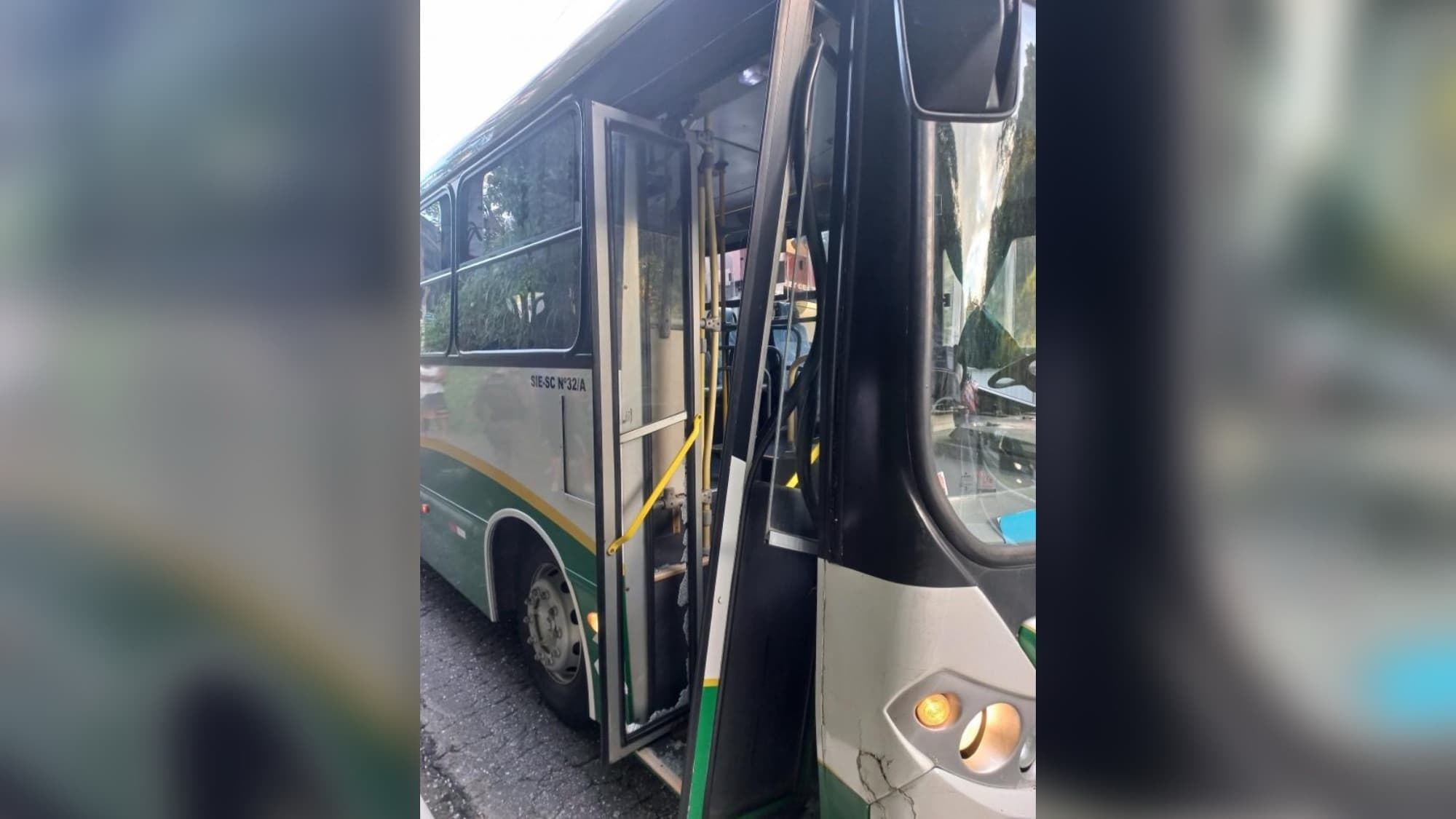 Homem tem surto de fúria e bicicleta acaba em lugar inusitado: “olha o que ele fez”