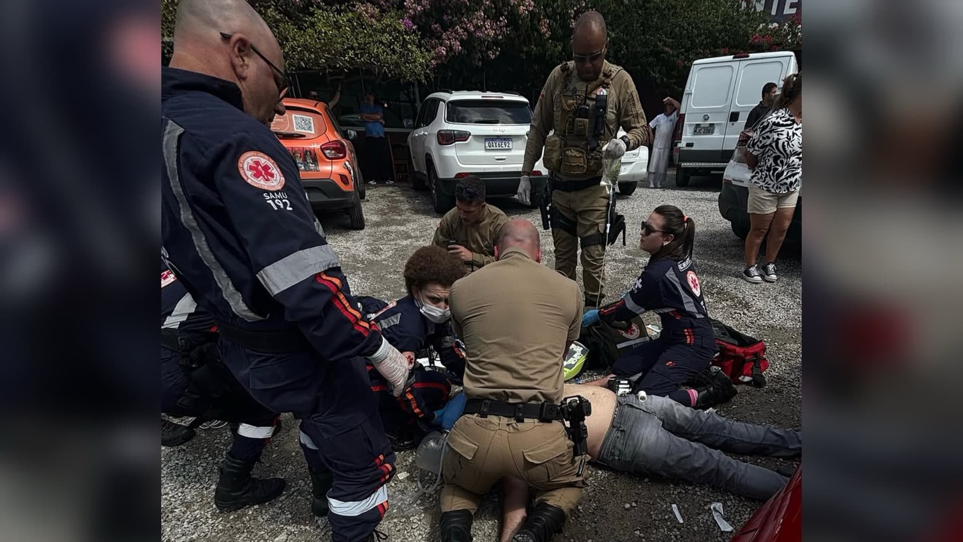 “Ajuda, meu filho está morrendo”: ação de PMs salva vida de homem em parada cardíaca em São José