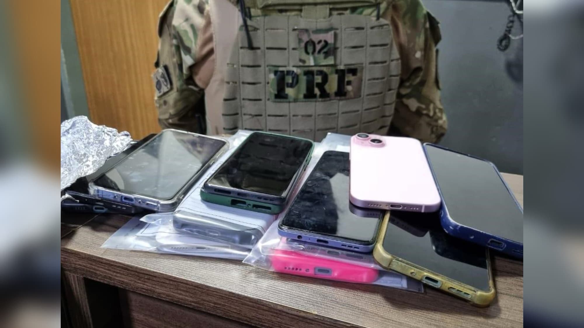 Celulares furtados em show sertanejo são achados embrulhados em papel-alumínio na BR-101