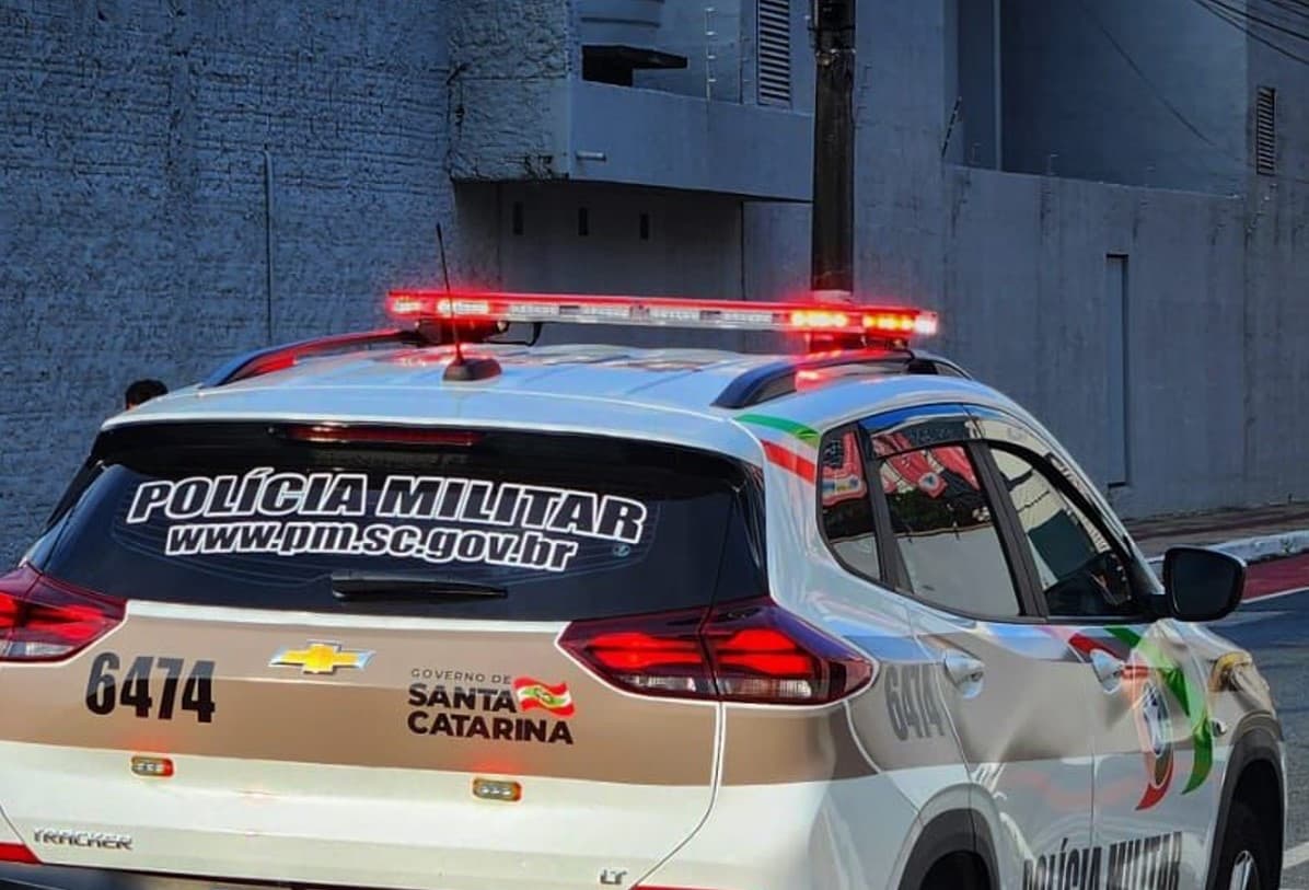 Homem sequestra e atropela a ex-mulher em Barra Velha