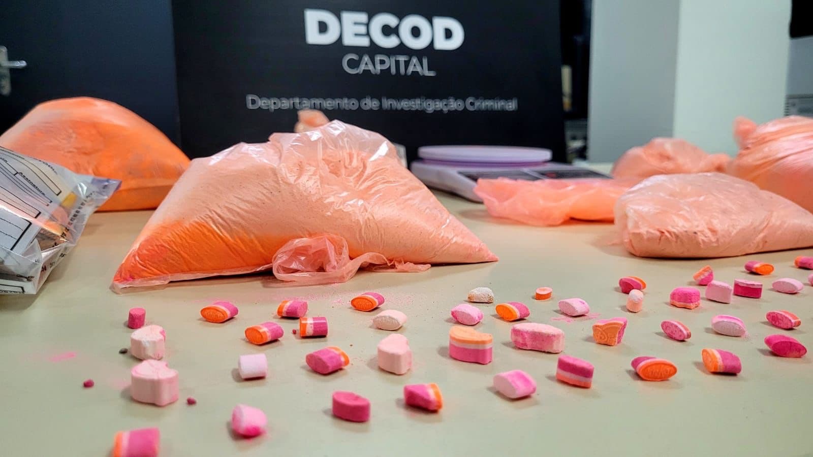 “Fim da festa”: polícia acaba com “fábrica de ecstasy” em Florianópolis