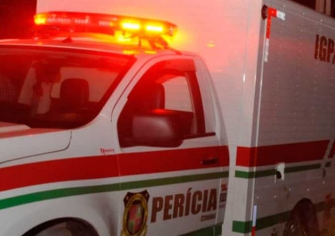 Homem é morto a facadas e mulher fica ferida em ataque dentro de bar em SC