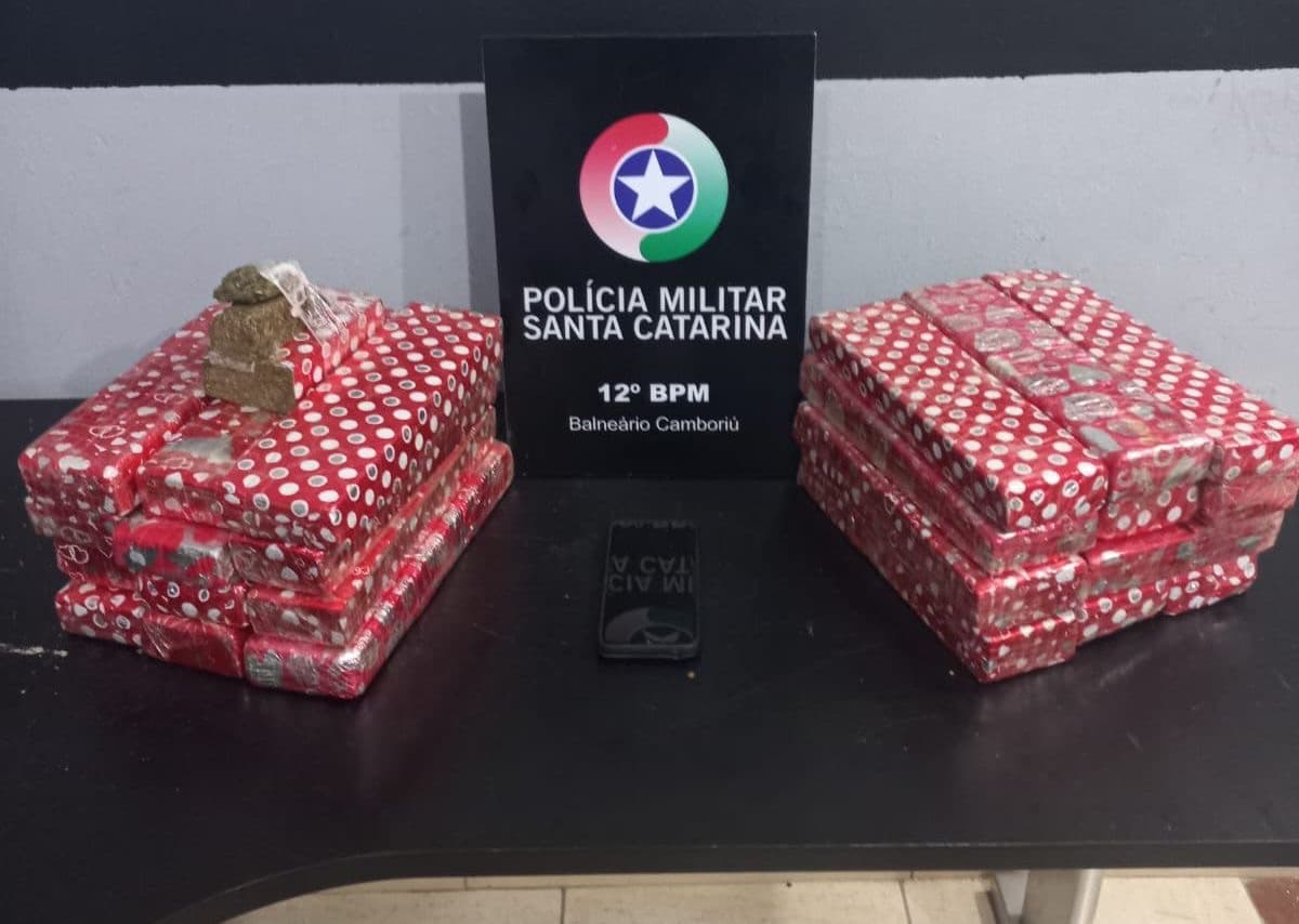 Homem é preso com 20,9 kg de maconha antes de embarcar em carona para Joinville
