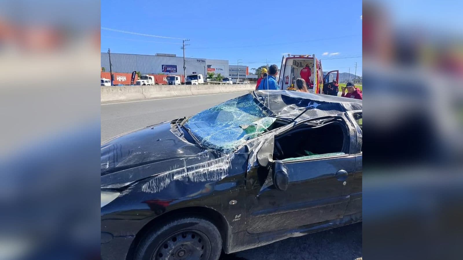 Veículo capota com mãe e filha na BR-470 e mobiliza bombeiros em Navegantes