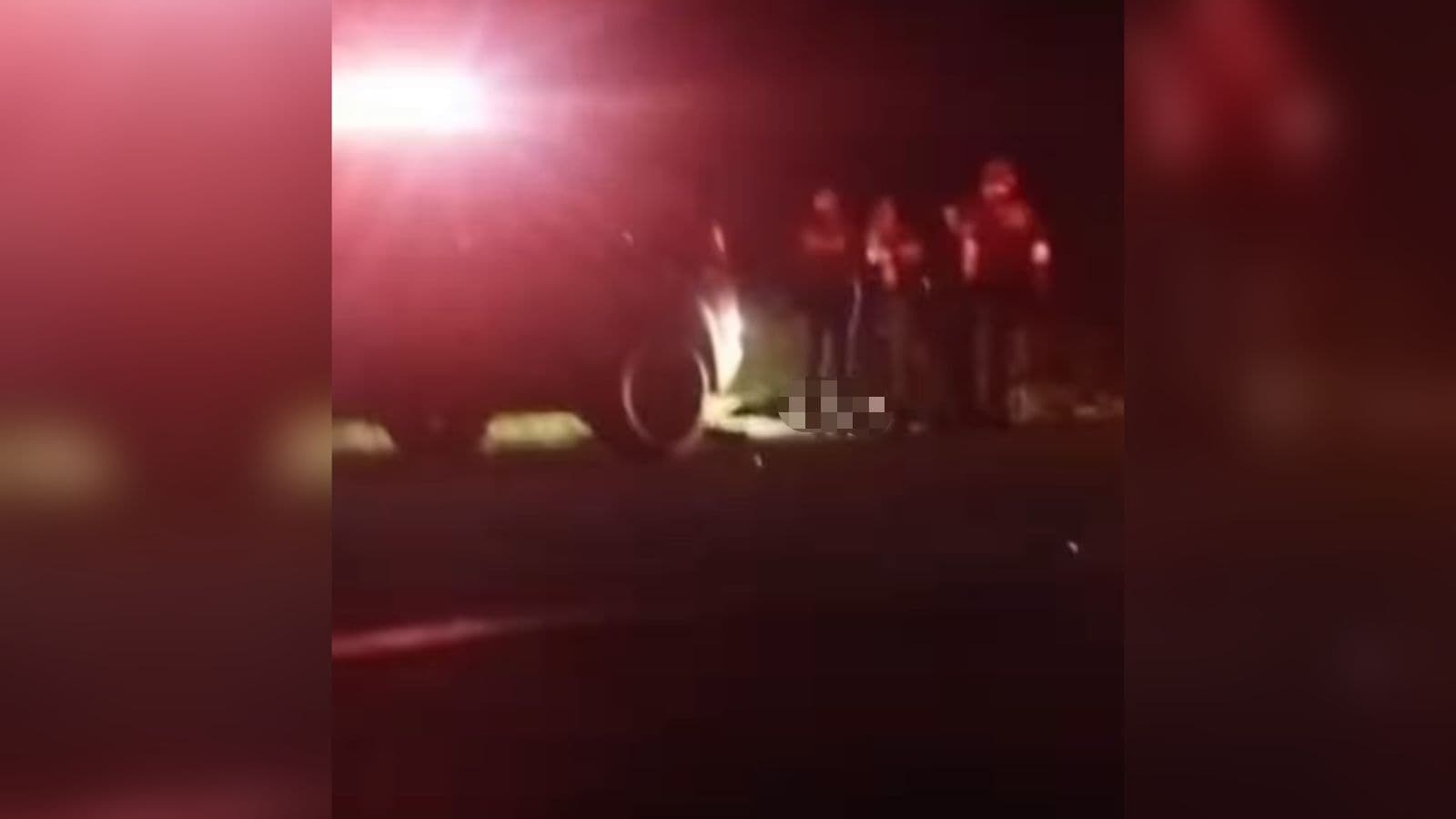 Mulher é encontrada enrolada em coberta e queimada na beira de rodovia em SC