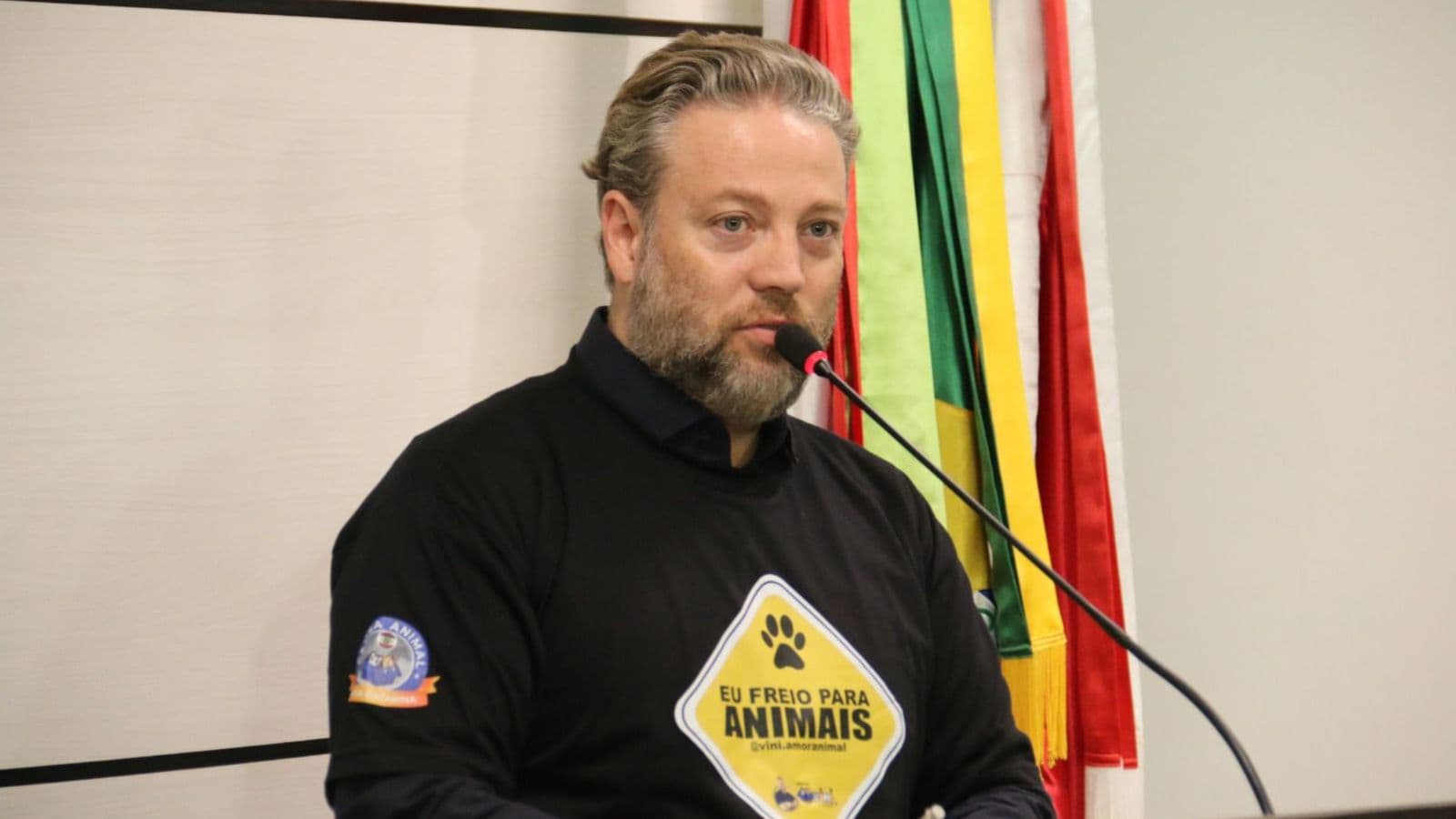 Vereador Vinicus Ramos (MDB), de São José, coloca a defesa da vida animal no radar do Maio Amarelo