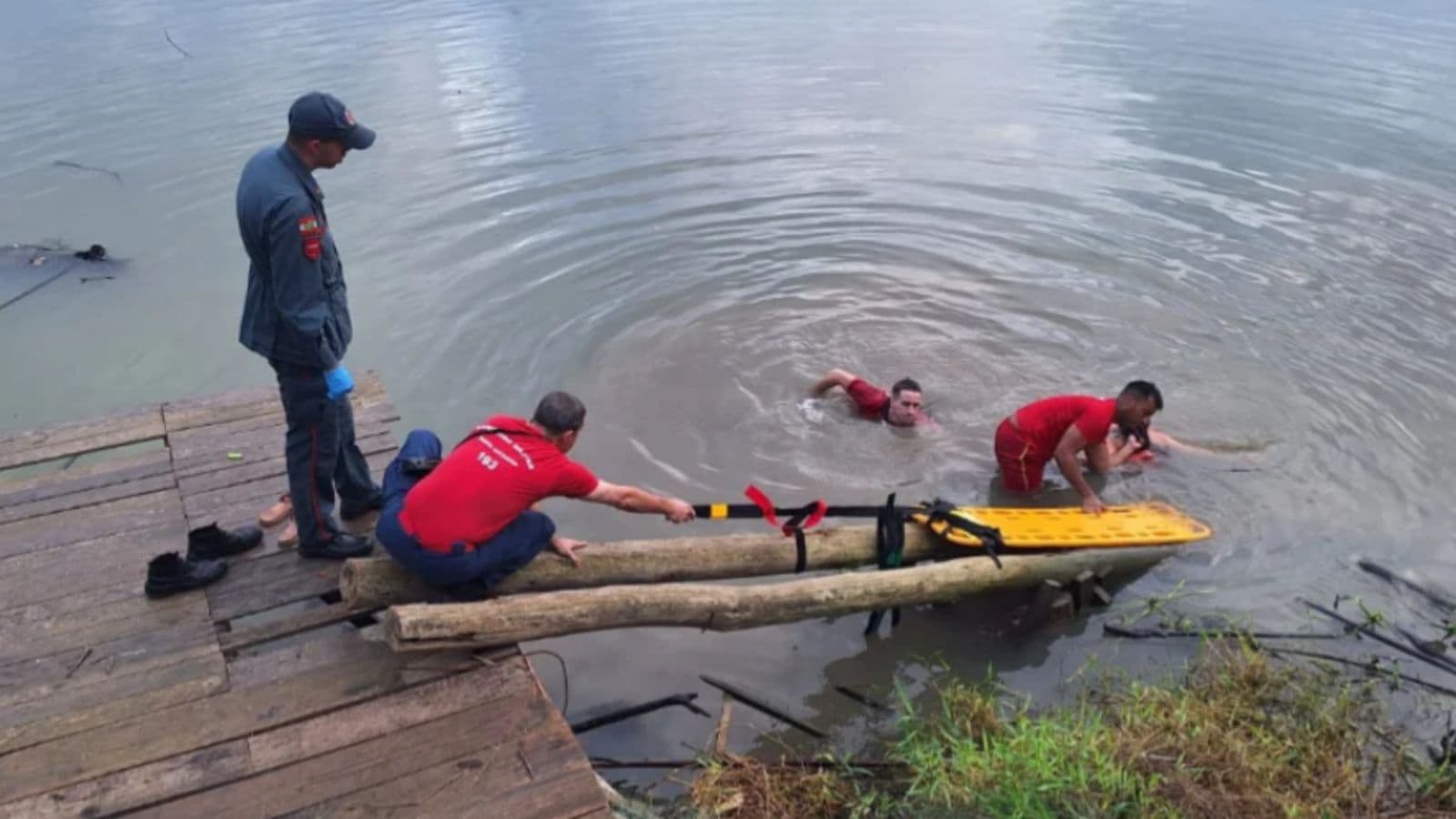 Mulher se joga no Itajaí-Açu e é resgatada com sinais de afogamento