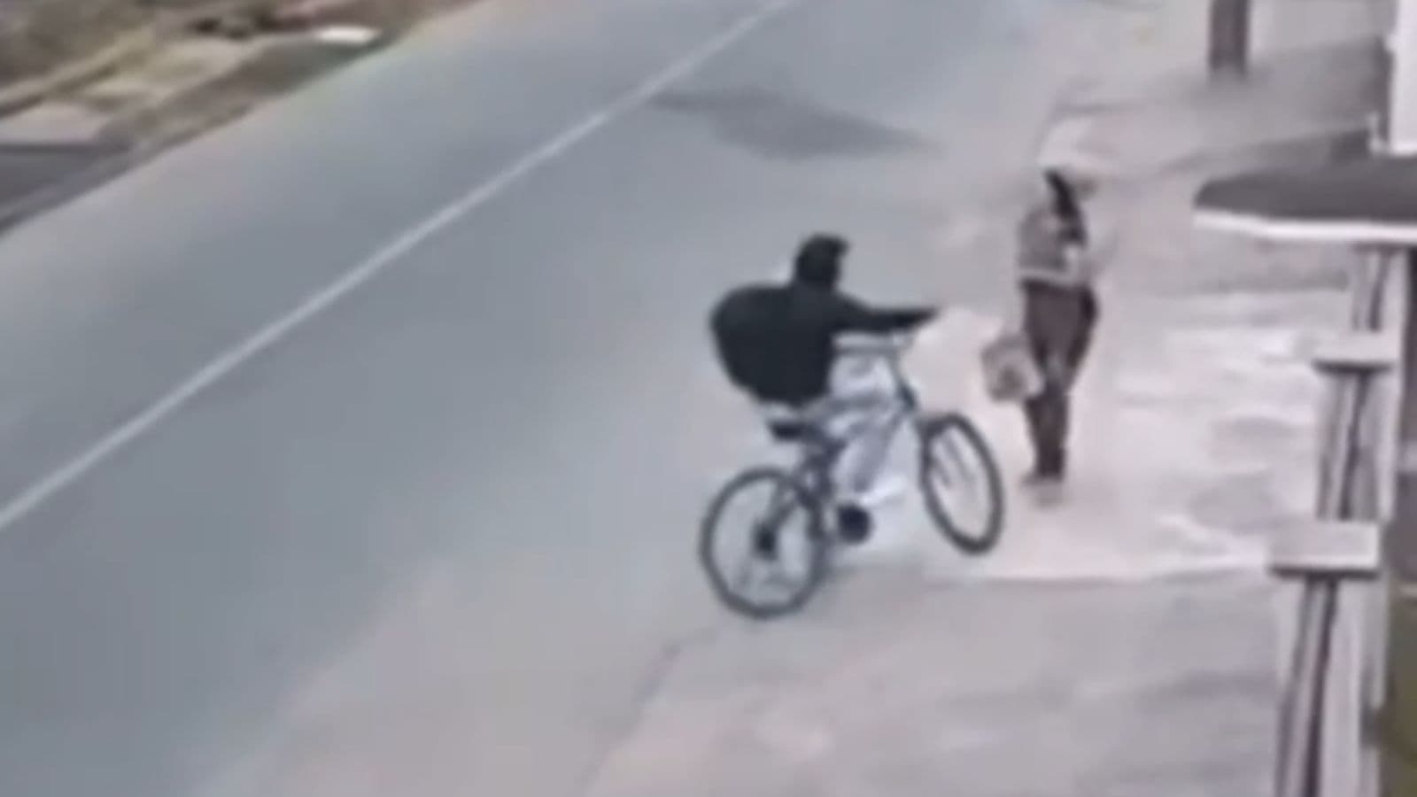 “Pelo amor de Deus! Eu estou indo trabalhar”, em pânico, mulher improvisa para evitar assalto