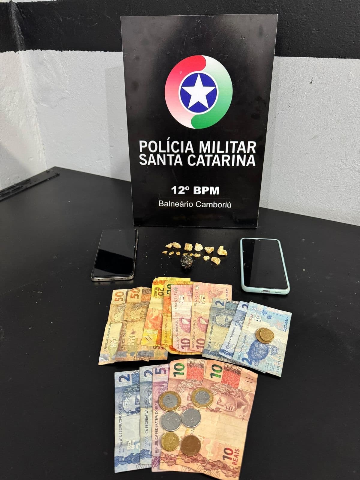 Homem com 27 passagens é preso por tráfico em Balneário Camboriú; outros dois foram flagrados com crack