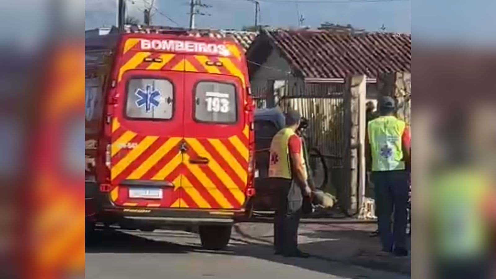 Mulher perde controle de carro e colide contra muro de residência em Tijucas