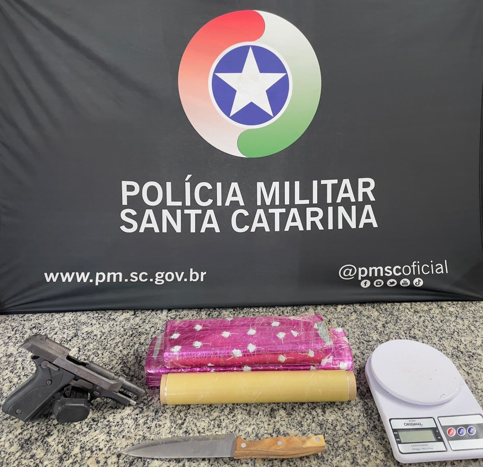“Catinga de erva” entrega “mocó” de traficantes em Florianópolis