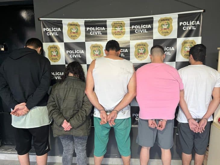 Casal é atacado com facão e barras de ferro e cinco da mesma família são presos em SC