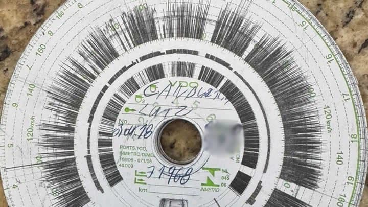 Mais de 7 anos sem trocar disco de tacógrafo: caminhoneiro é autuado na SC-401