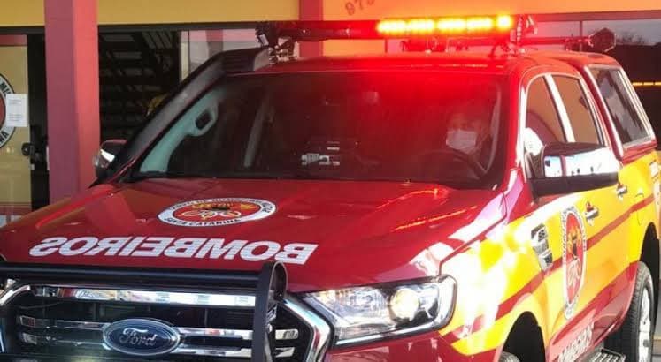 Duas mulheres ficam feridas após moto atingir cachorro em Tijucas