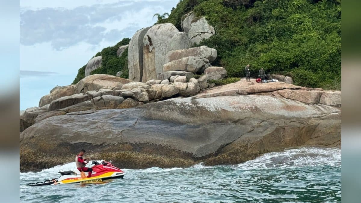 Pescadores se salvam nadando até ilha após naufrágio em SC