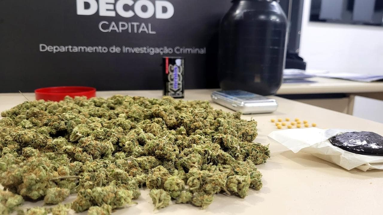 Mãe tenta esconder foragido do tráfico internacional, mas ele é preso com drogas em Florianópolis