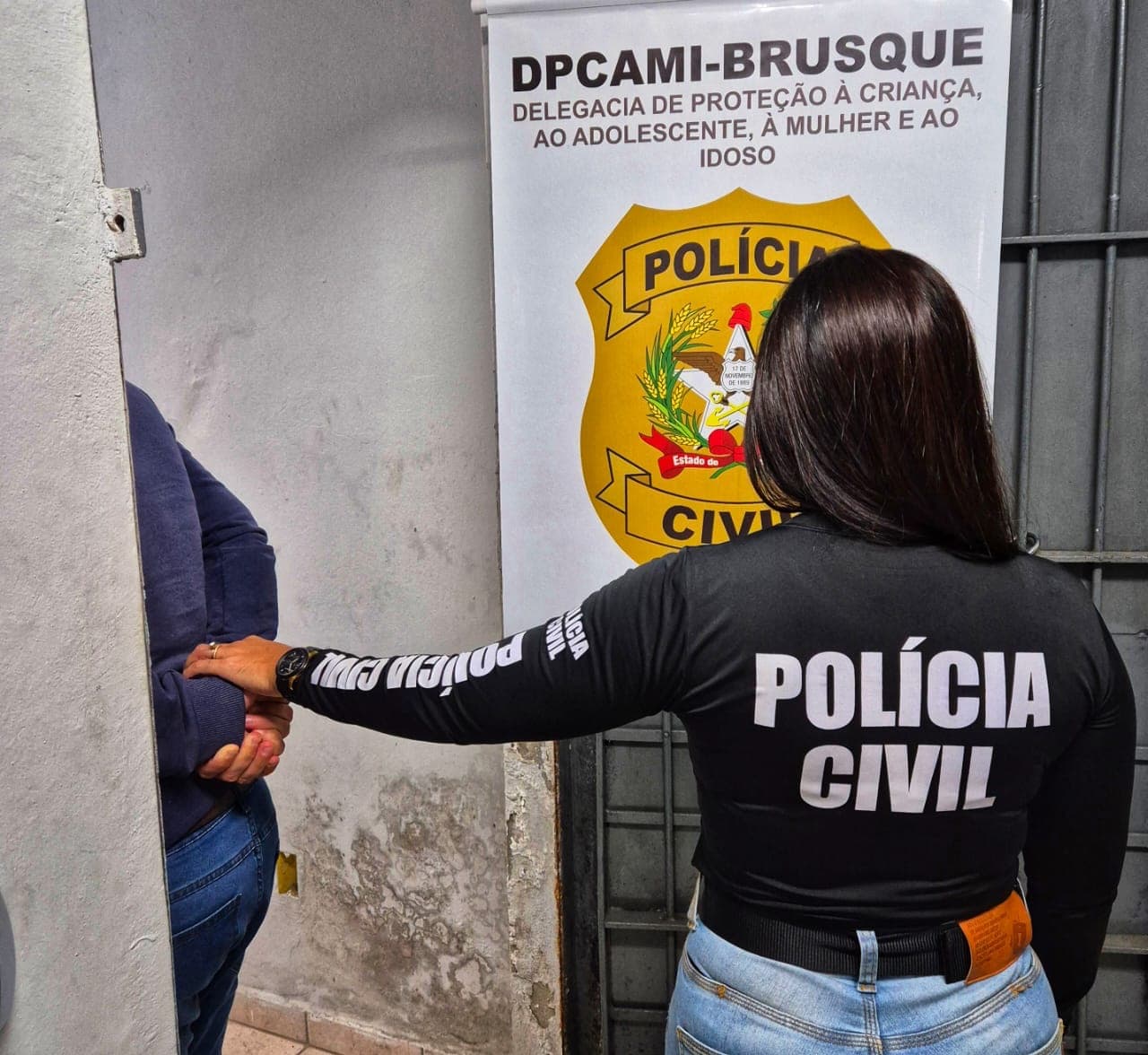 Preso em Brusque por vender pornografia infantil pela internet