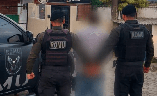 Procurado por homicídio é preso em Itapema enquanto trabalhava em obra