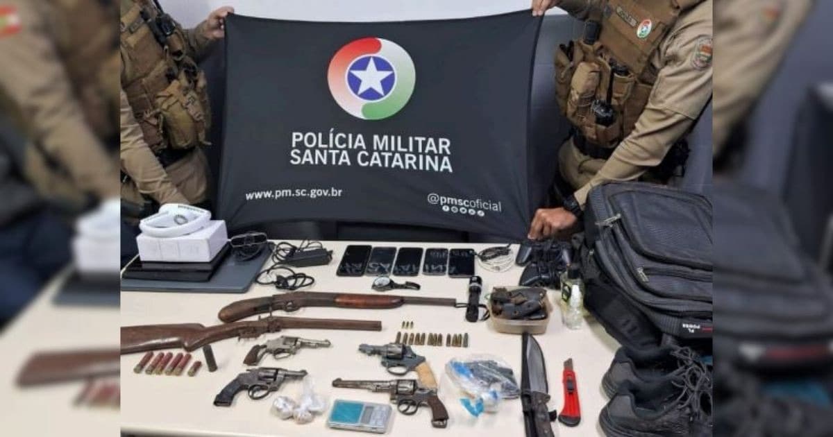 Após render moradores, trio é preso com armas, drogas e carro roubado em Criciúma