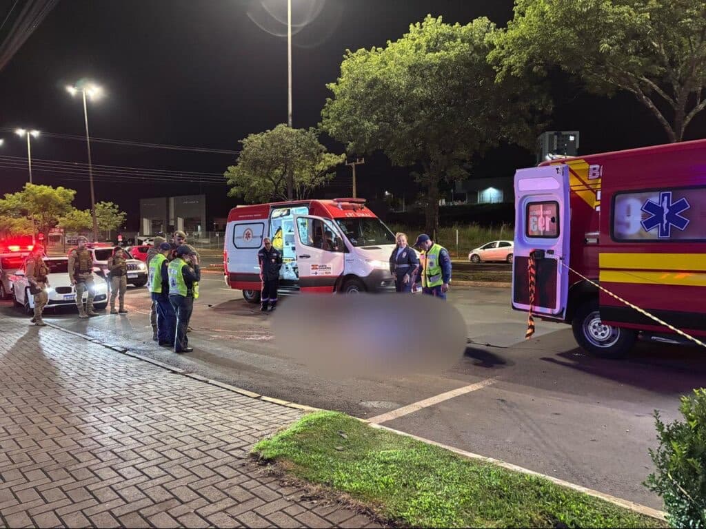 Tentou atravessar correndo e morreu: mulher é atropelada em avenida movimentada de Chapecó