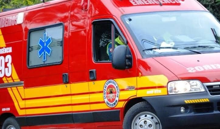 Motociclista fica ferido após colisão com carro em Tijucas