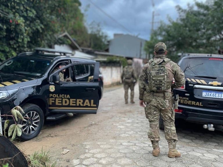 PF desmantela quadrilha que usava aeroporto de Florianópolis para mandar droga à Europa