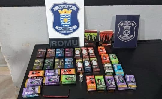 Jovem é preso ao entregar cigarros eletrônicos com THC em Balneário Camboriú