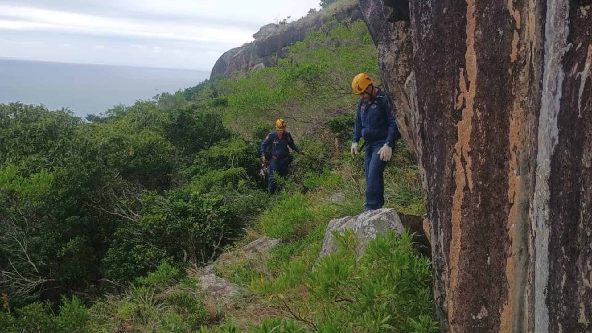 Idoso desaparece em trilha de Florianópolis e operação com helicóptero tenta localizar