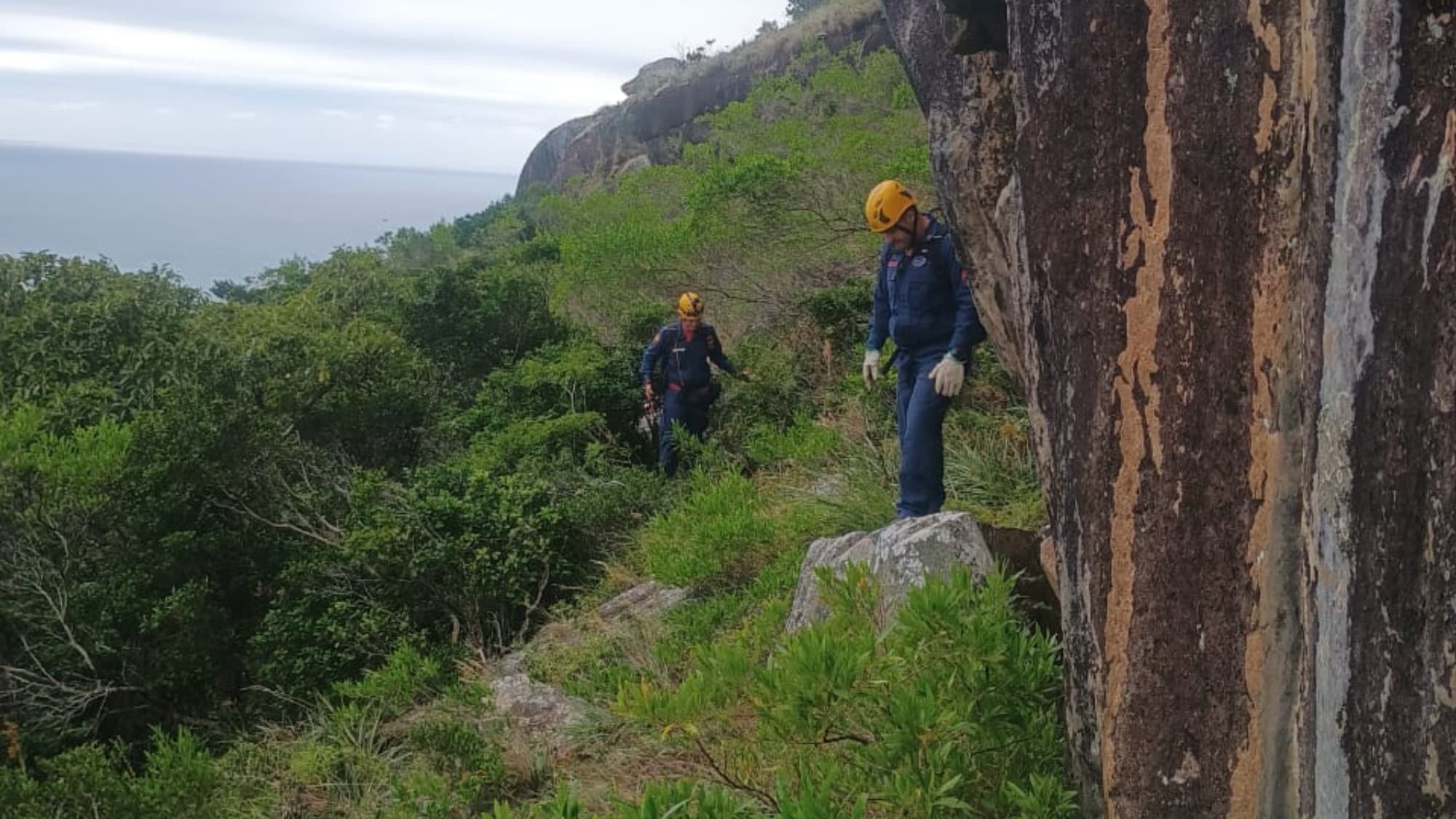 Idoso desaparece em trilha de Florianópolis e operação com helicóptero tenta localizar