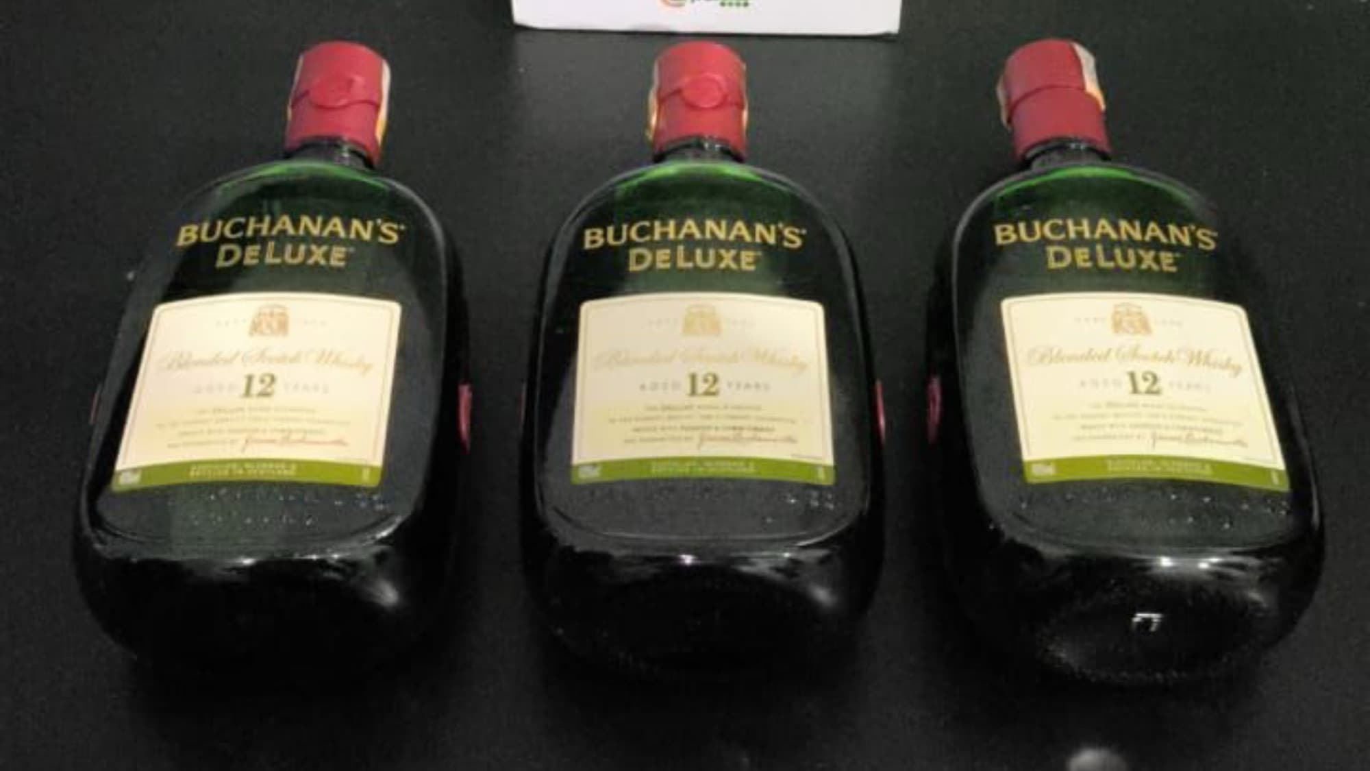 Dupla tenta furtar whisky importado de R$ 630 em supermercado de Camboriú