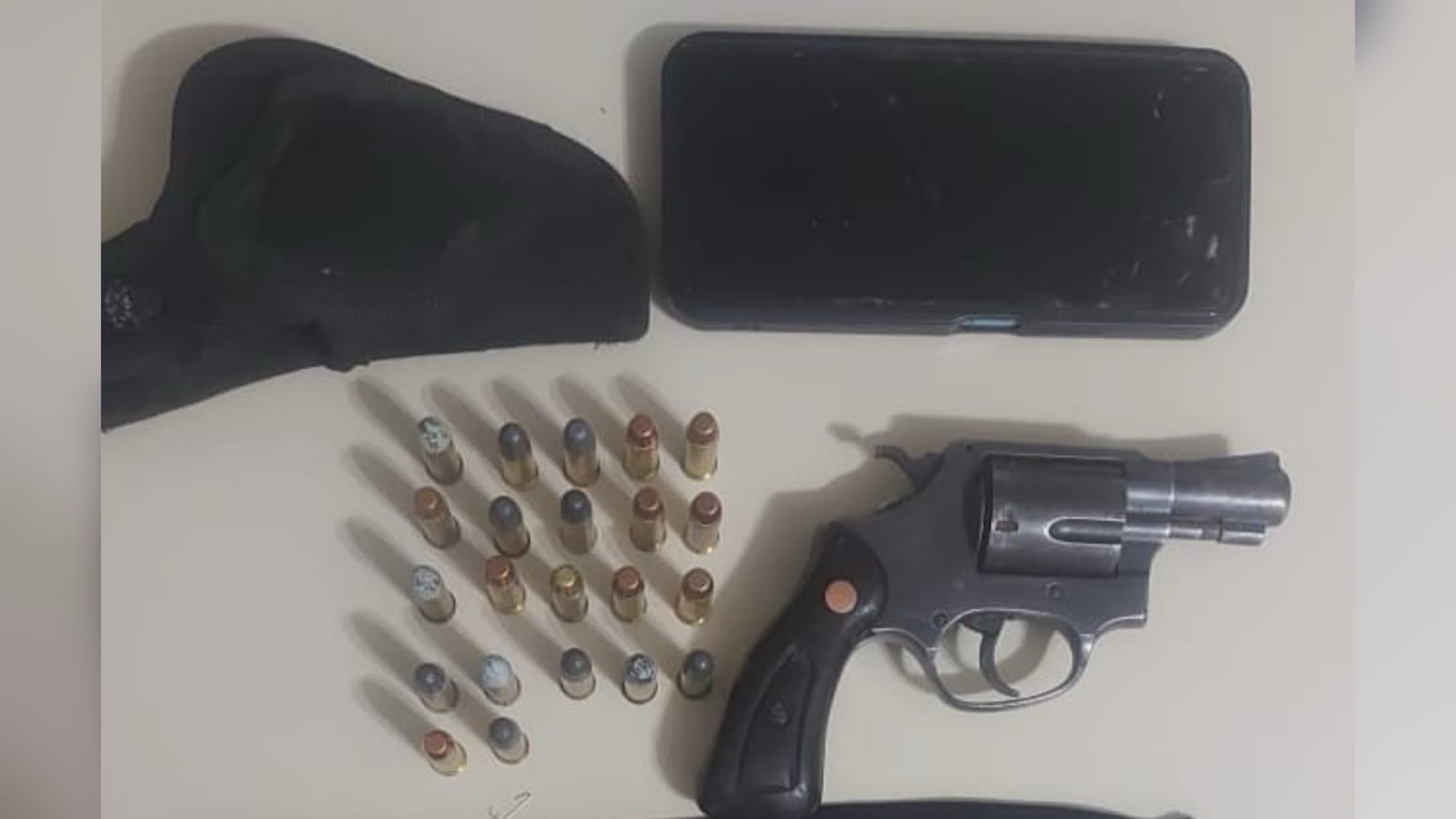 Perseguição e arma jogada no chão: motociclista é preso após denúncia de tiros em SC