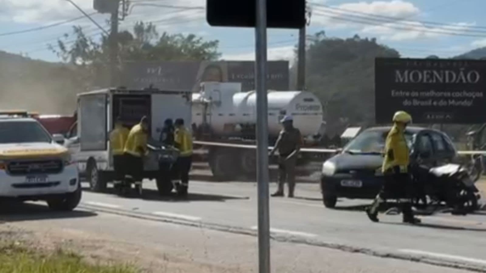 Homem de 65 anos morre após colisão entre moto e carro em Gaspar