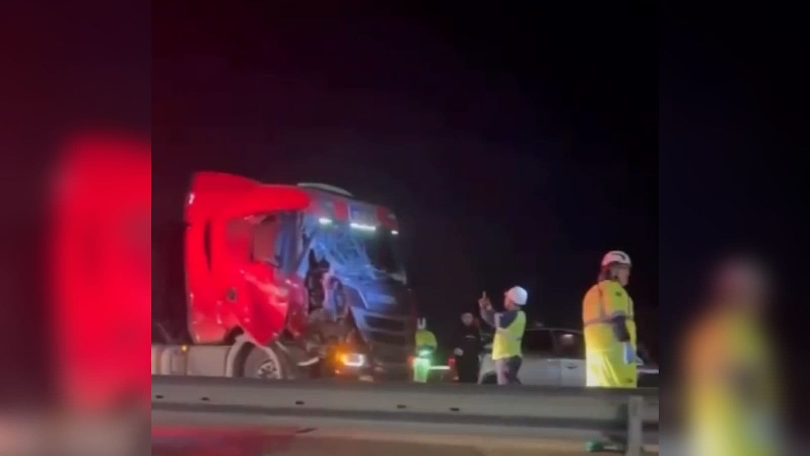 Acidente entre carro e caminhão interdita BR-101 em Itajaí
