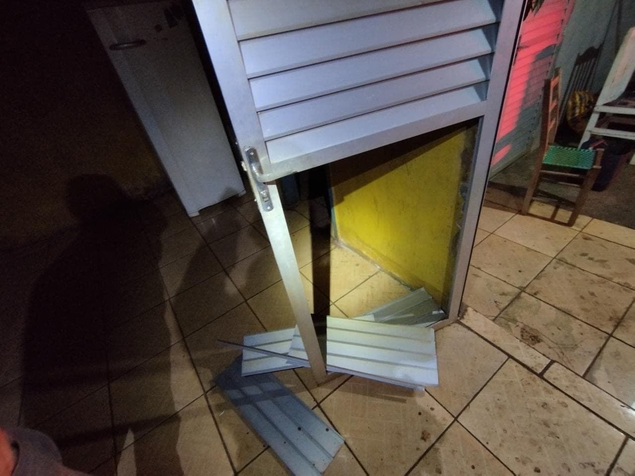 Homem invade casa, agride casal de idosos e ameaça com facão em SC