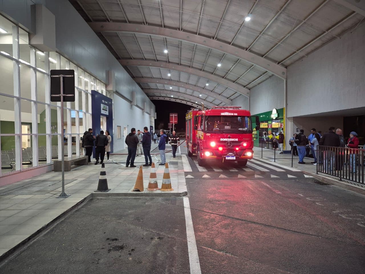 Incêndio atinge sala de hospital em Florianópolis e deixa 11 intoxicados