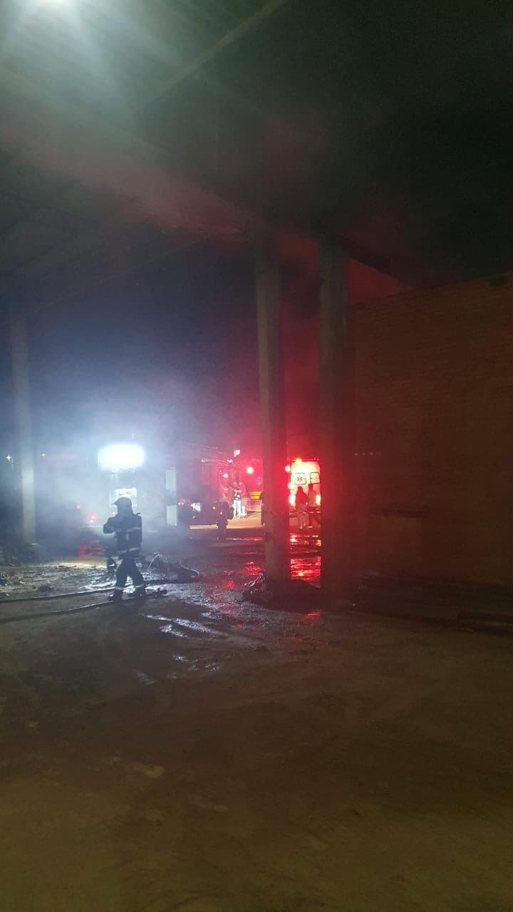 Incêndio atinge olaria durante procedimento no forno em Canelinha