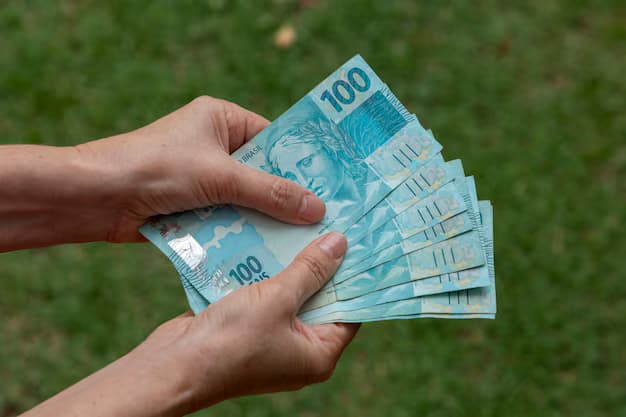 Venezuelano encontra R$ 1 mil na rua e usa Facebook para devolver valor a moradora em SC