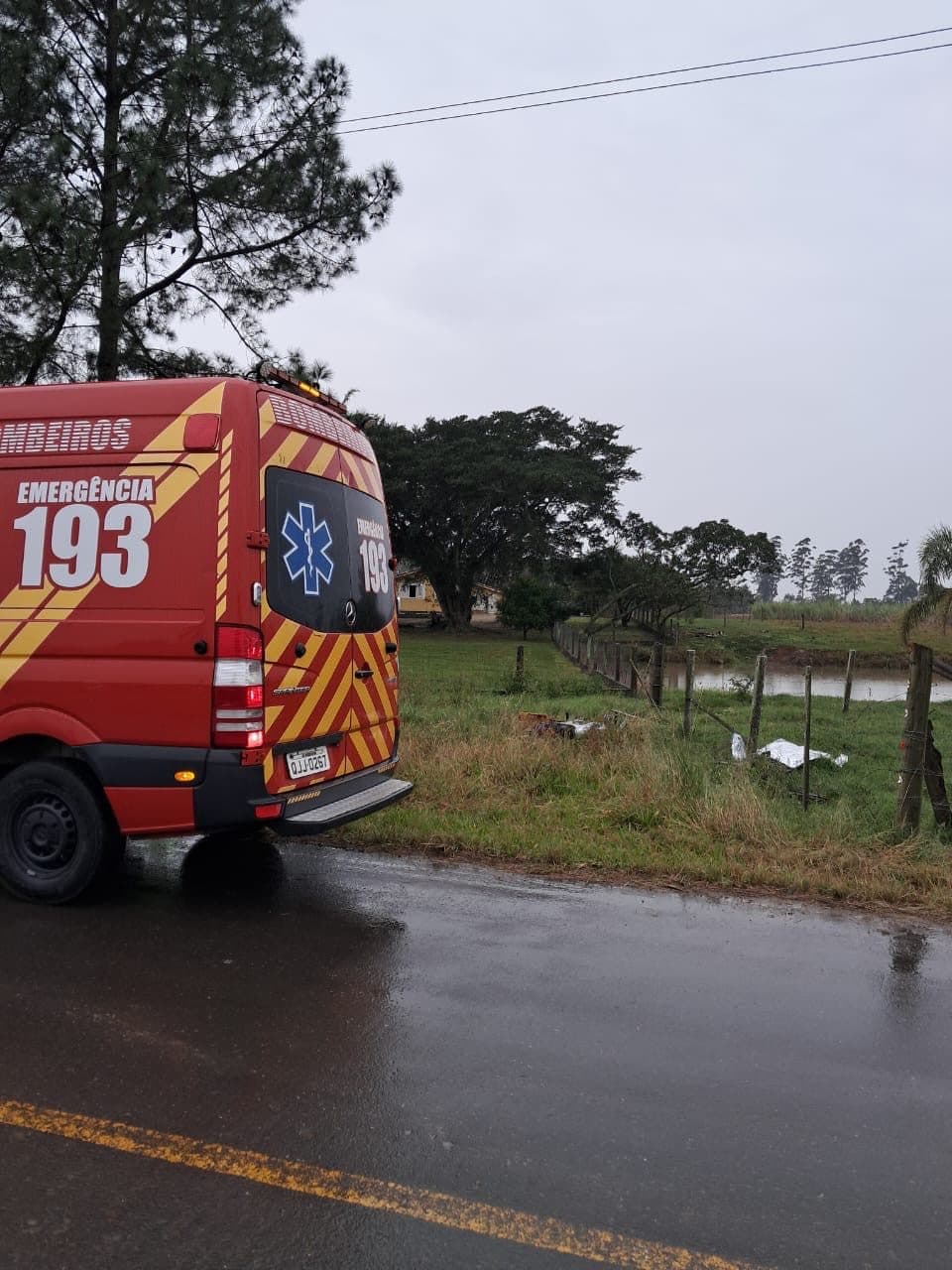 Tragédia rural: motociclista sai da pista e morre enrolado em cerca de arame 