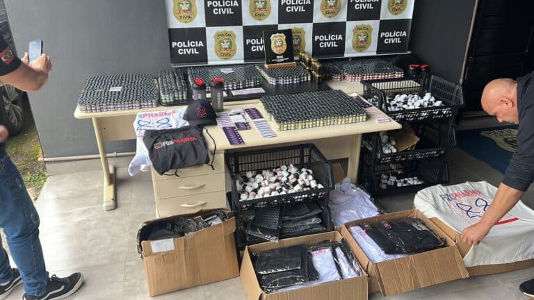 Casal é preso em SC por fabricar anabolizantes em casa; esquema rendeu mais de R$ 1 milhão
