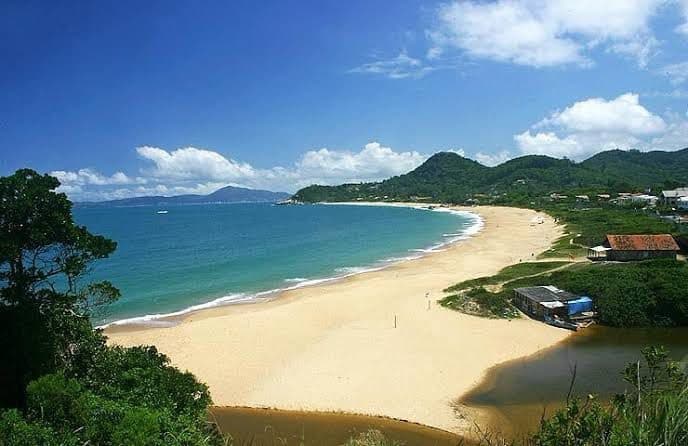 Praia de Balneário Camboriú é eleita a melhor de vila das Américas e Península Ibérica
